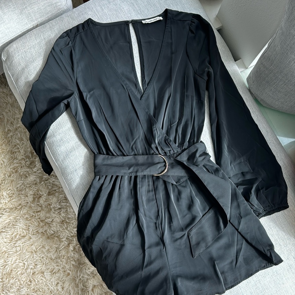 Abercrombie surplice deep v romper, black, size M